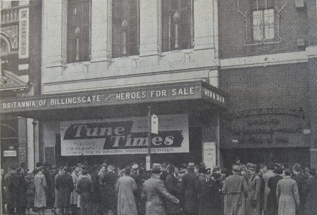 1934 04 TUNE TIMES Trocadero marquee and attendance - copie.jpg