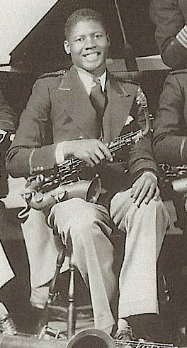 THOMAS Walter Foot sax.jpg